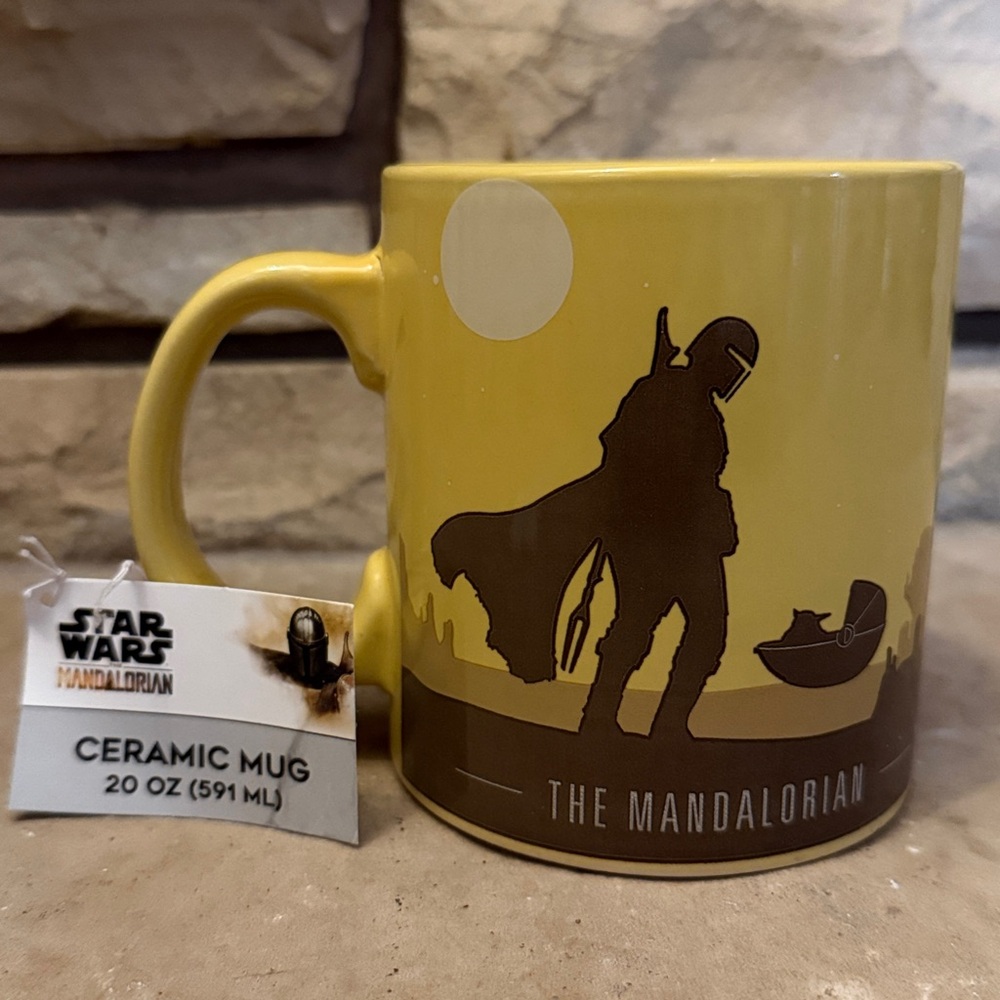 STAR WARS MANDALORIAN  20oz Yellow Mug NWT